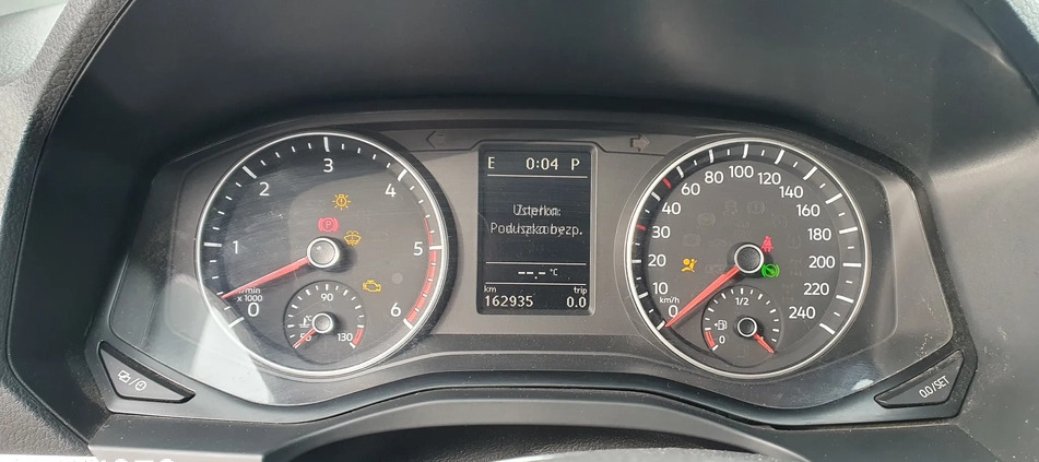 Volkswagen Amarok cena 75900 przebieg: 162000, rok produkcji 2017 z Józefów małe 56